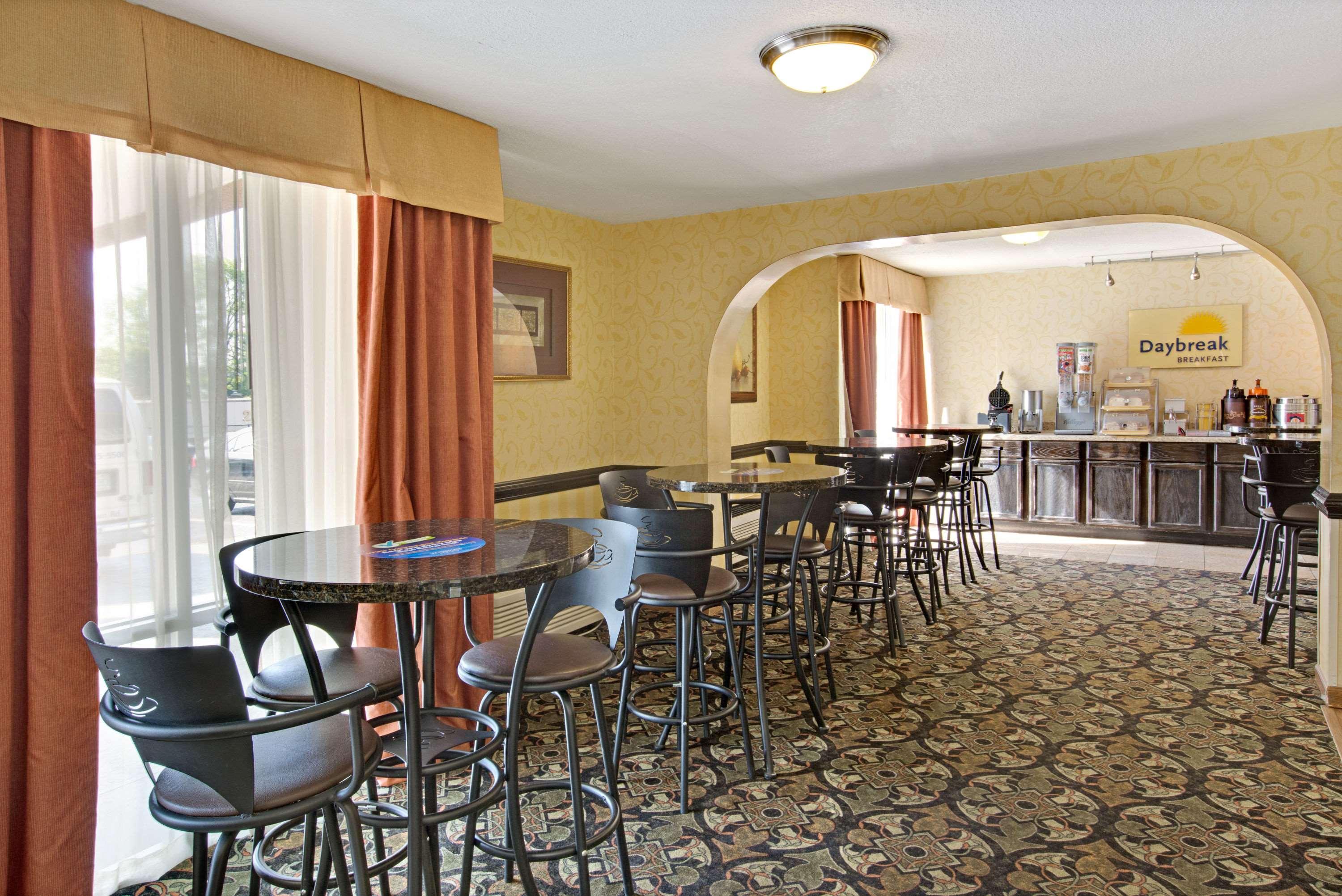 Days Inn By Wyndham Charlotte/Woodlawn Near Carowinds Buitenkant foto