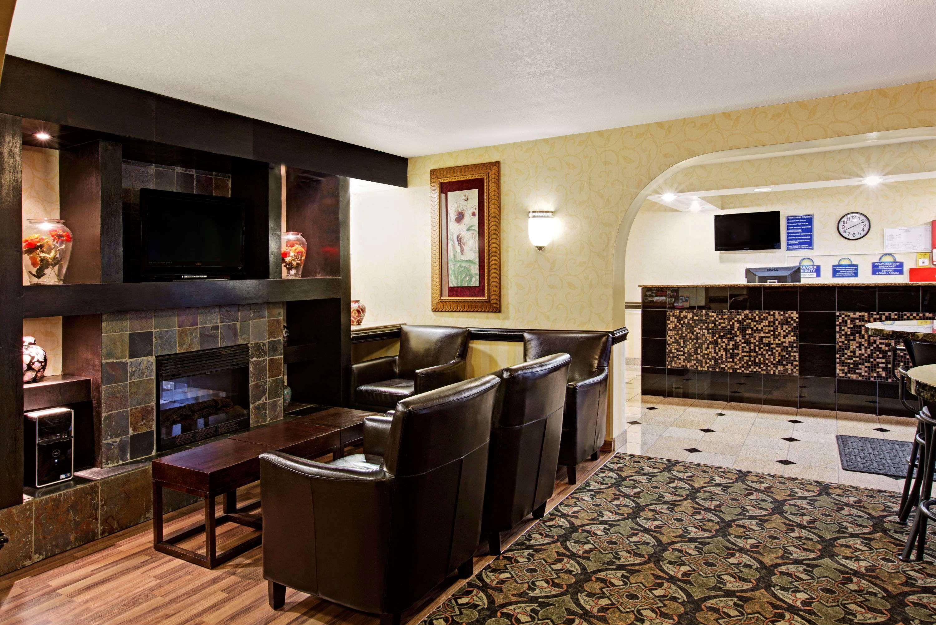 Days Inn By Wyndham Charlotte/Woodlawn Near Carowinds Buitenkant foto